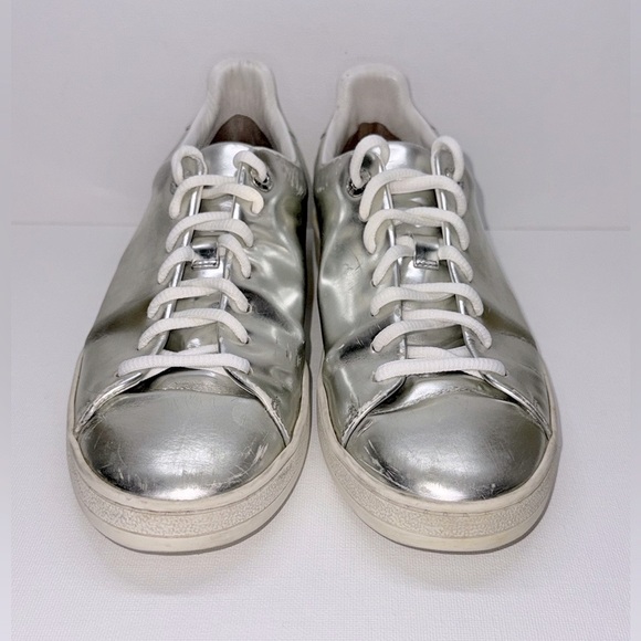 Louis Vuitton Metallic Sneaker Size 39 EU - Picture 4 of 7